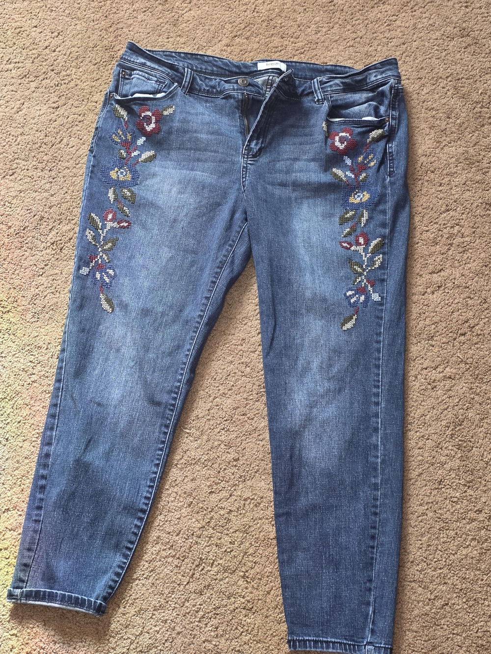Kensie Blue Jeans with Floral Embroidery